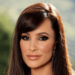 Album of 400+ Lisa Ann GIFs (XPost from r/LisaAnn)